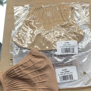 Skims Fake Masks (2 CT) Clay & Sienna